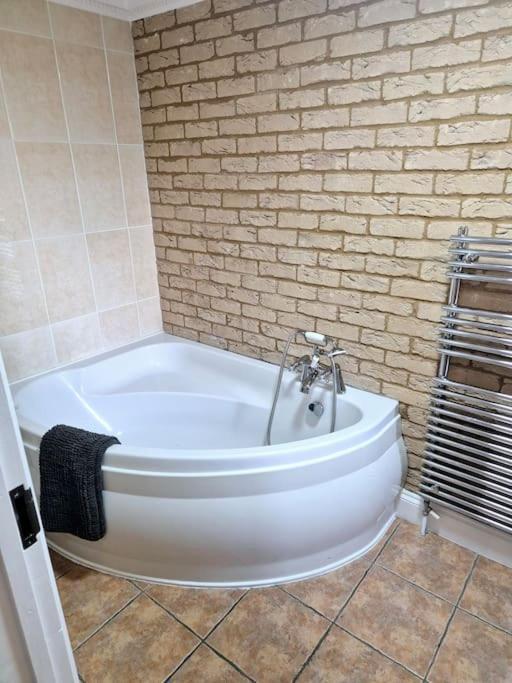 Large 4 Bedroom House On The River Wensum Sleeps 13 Norwich Exterior photo