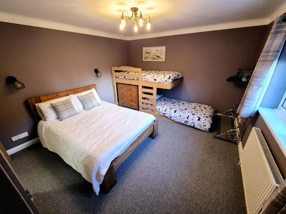 Large 4 Bedroom House On The River Wensum Sleeps 13 Norwich Exterior photo