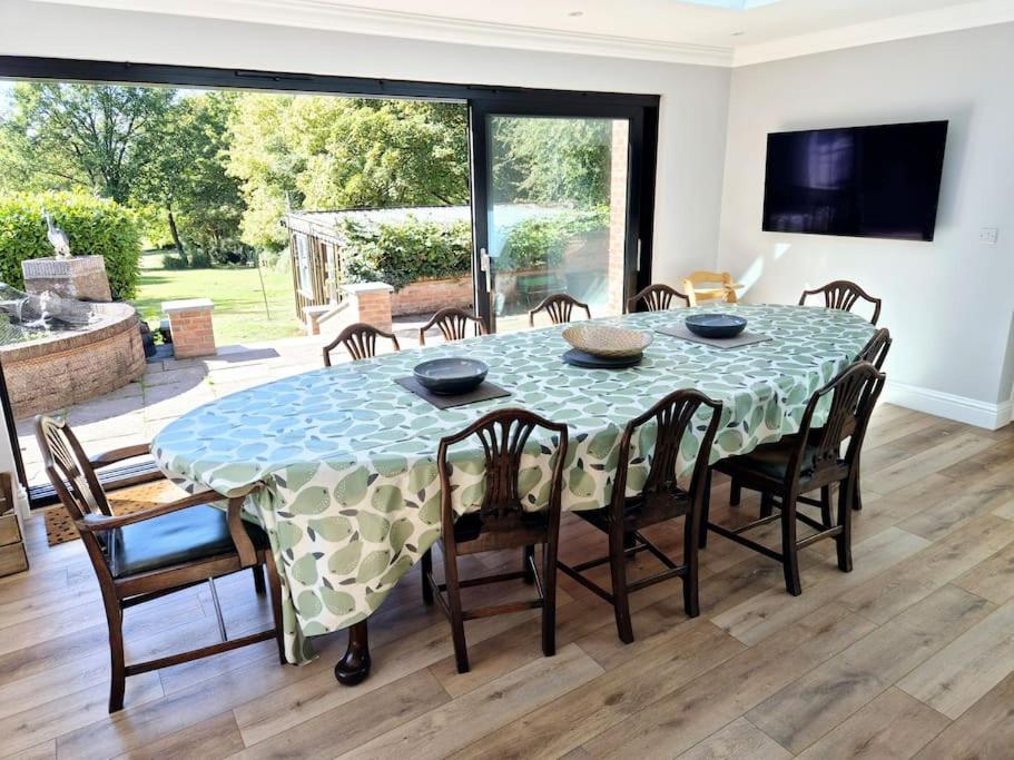Large 4 Bedroom House On The River Wensum Sleeps 13 Norwich Exterior photo