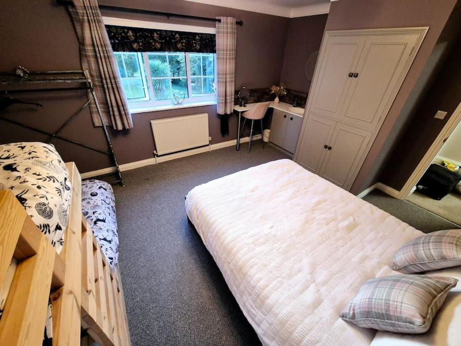 Large 4 Bedroom House On The River Wensum Sleeps 13 Norwich Exterior photo