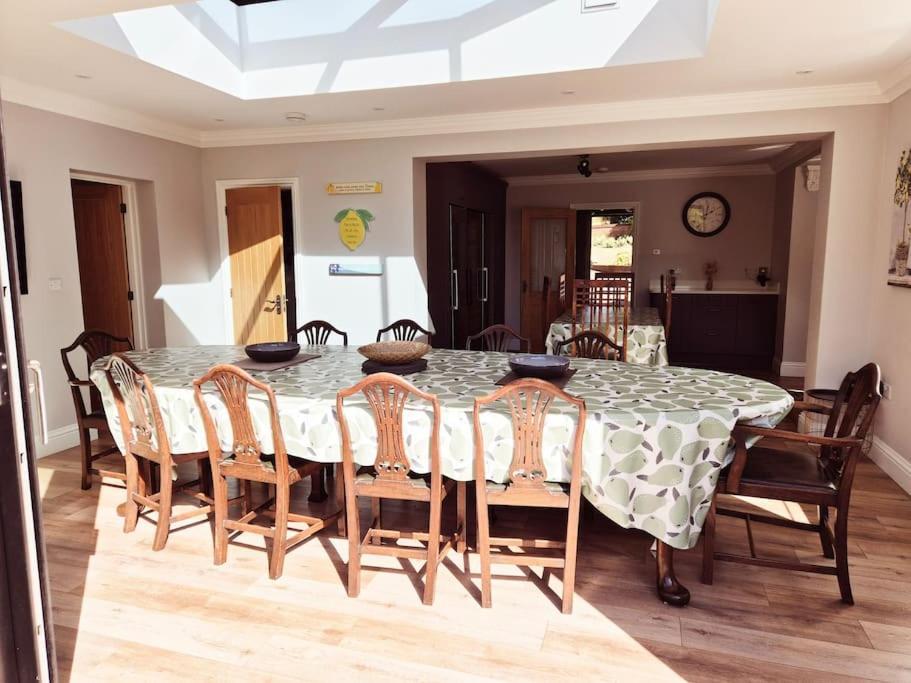 Large 4 Bedroom House On The River Wensum Sleeps 13 Norwich Exterior photo