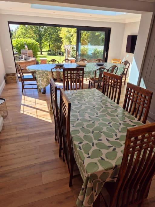 Large 4 Bedroom House On The River Wensum Sleeps 13 Norwich Exterior photo