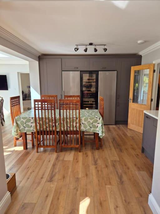 Large 4 Bedroom House On The River Wensum Sleeps 13 Norwich Exterior photo