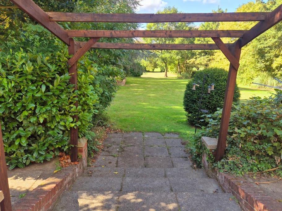 Large 4 Bedroom House On The River Wensum Sleeps 13 Norwich Exterior photo