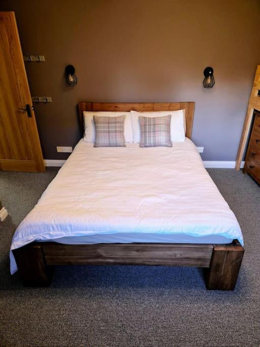 Large 4 Bedroom House On The River Wensum Sleeps 13 Norwich Exterior photo