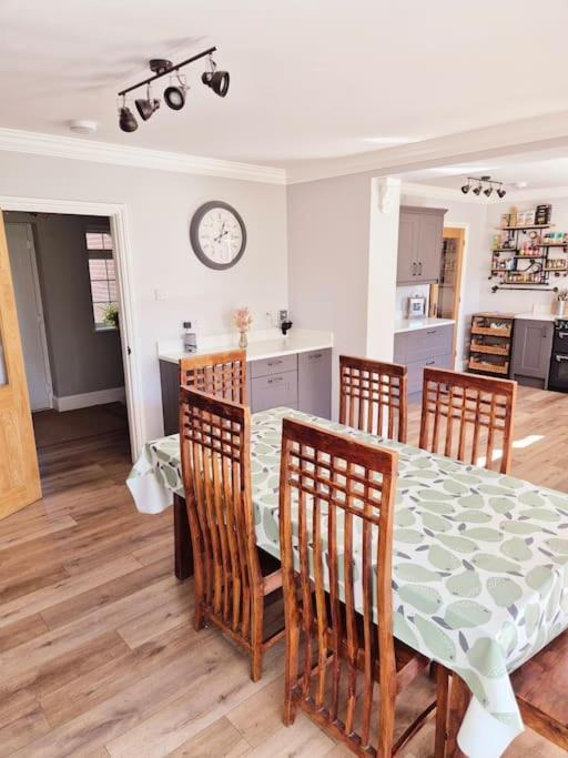 Large 4 Bedroom House On The River Wensum Sleeps 13 Norwich Exterior photo