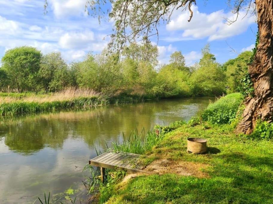 Large 4 Bedroom House On The River Wensum Sleeps 13 Norwich Exterior photo