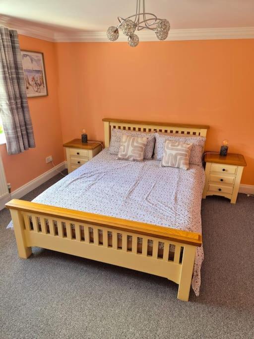 Large 4 Bedroom House On The River Wensum Sleeps 13 Norwich Exterior photo