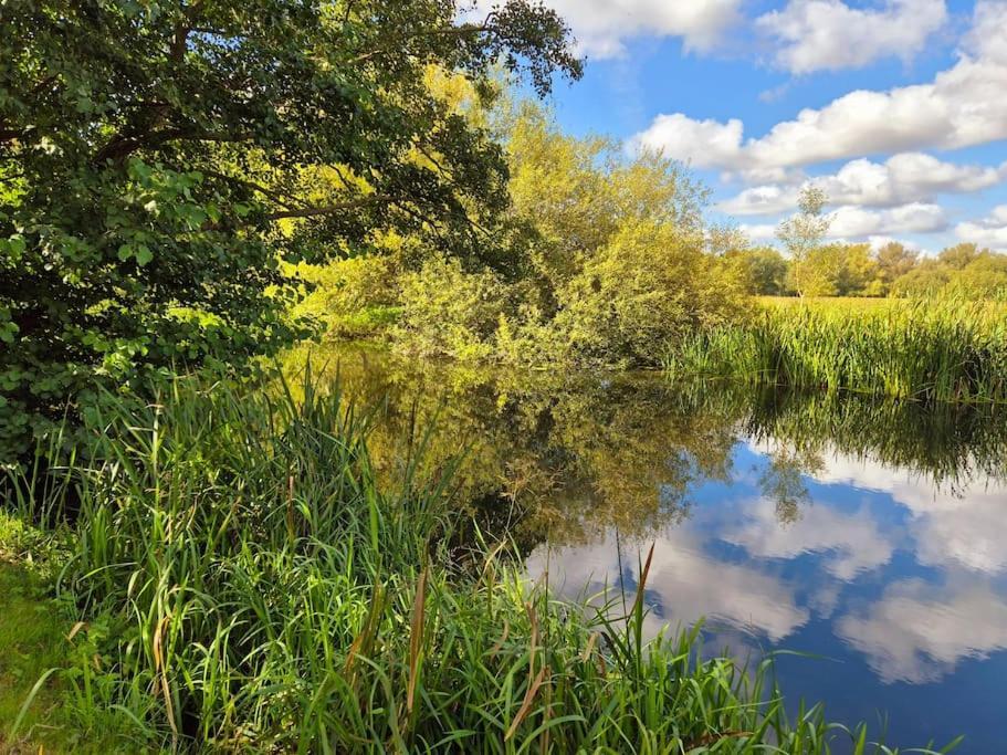Large 4 Bedroom House On The River Wensum Sleeps 13 Norwich Exterior photo