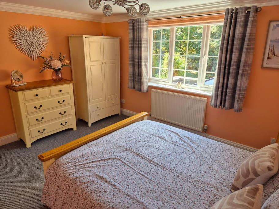 Large 4 Bedroom House On The River Wensum Sleeps 13 Norwich Exterior photo